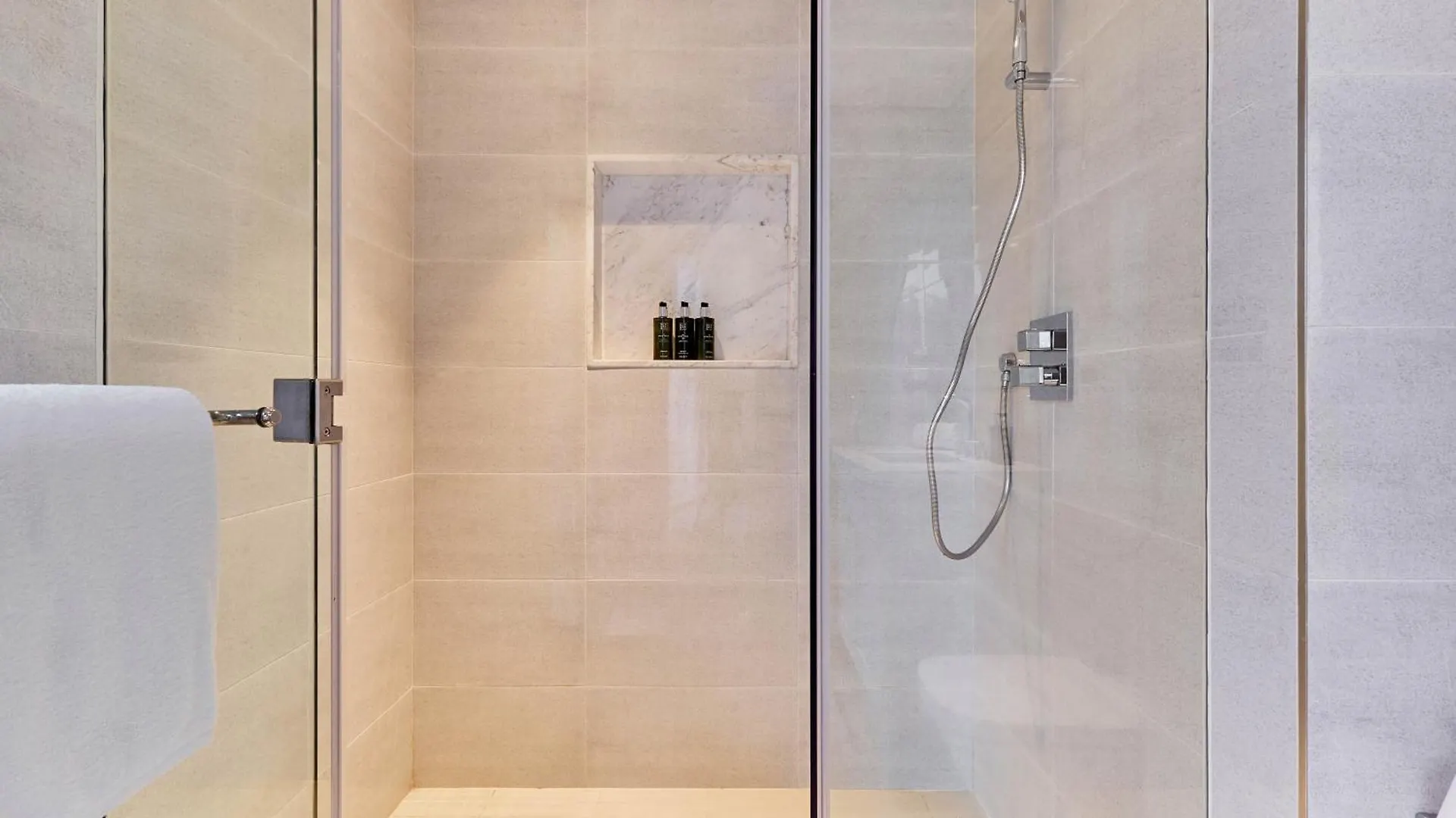 Bnbmehomes - Opera Grand Dubaj 0*,  Spojené arabské emiráty